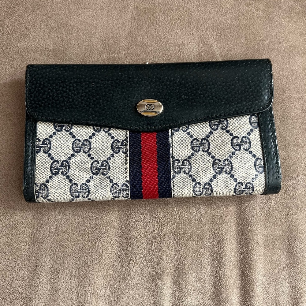 Gucci Vintage Black and Red Women's Wallet 🌟 Great vintage chic condition